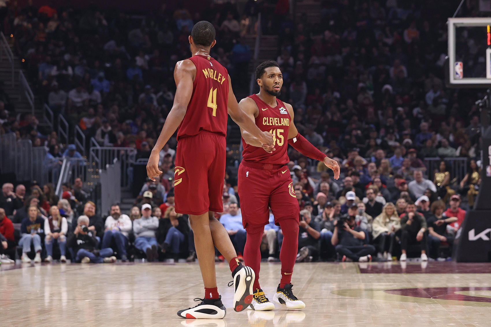 九游中国官网里程碑夜夏洛特黄蜂防线松动，NBA常规赛加时末段刷纪录，压力陡增，阵容厚度经受考验的简单介绍