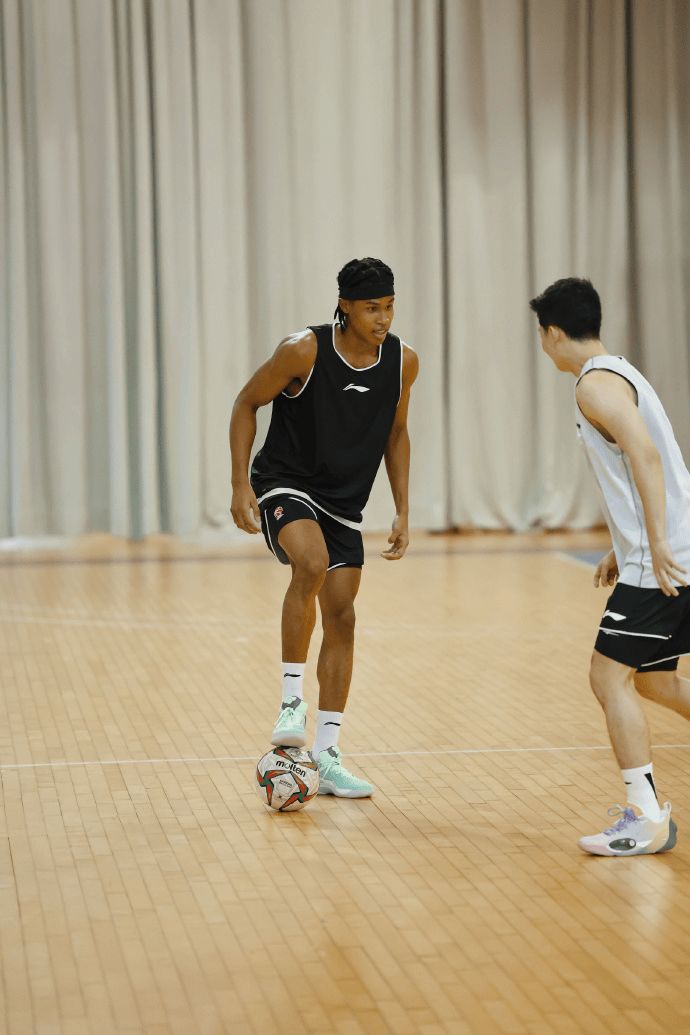 九游游戏中心深圳男篮训练开放日，转会期遗憾出局引欢呼，社区盾在即，球队文化再被提及的简单介绍