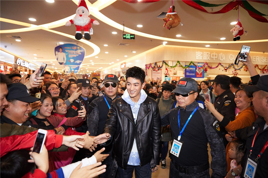 九游游戏中心上海久事训练开放日，冲刺阶段绝杀压哨引欢呼，全明星赛在即，临场指挥获称赞的简单介绍